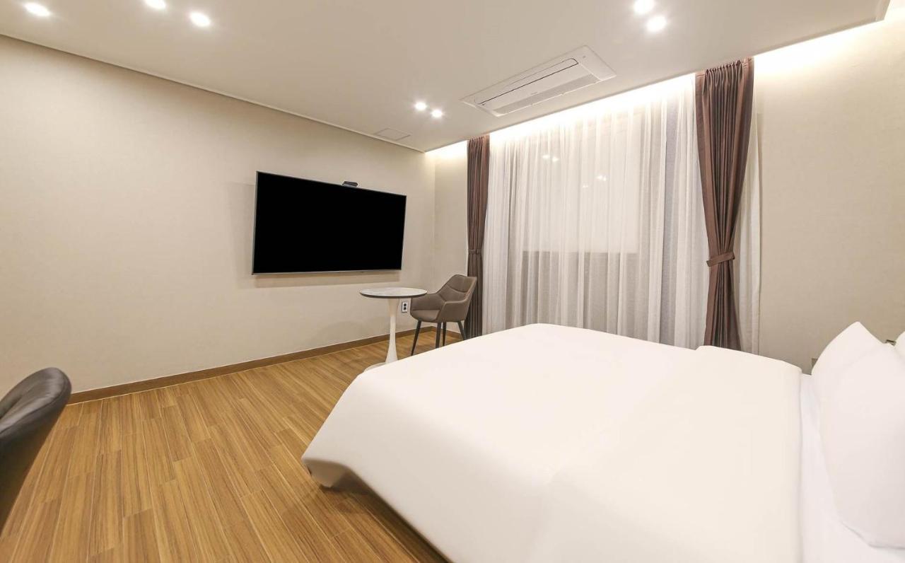 Brown Dot Hotel Sinan Gwangju Metropolitan City Exterior photo