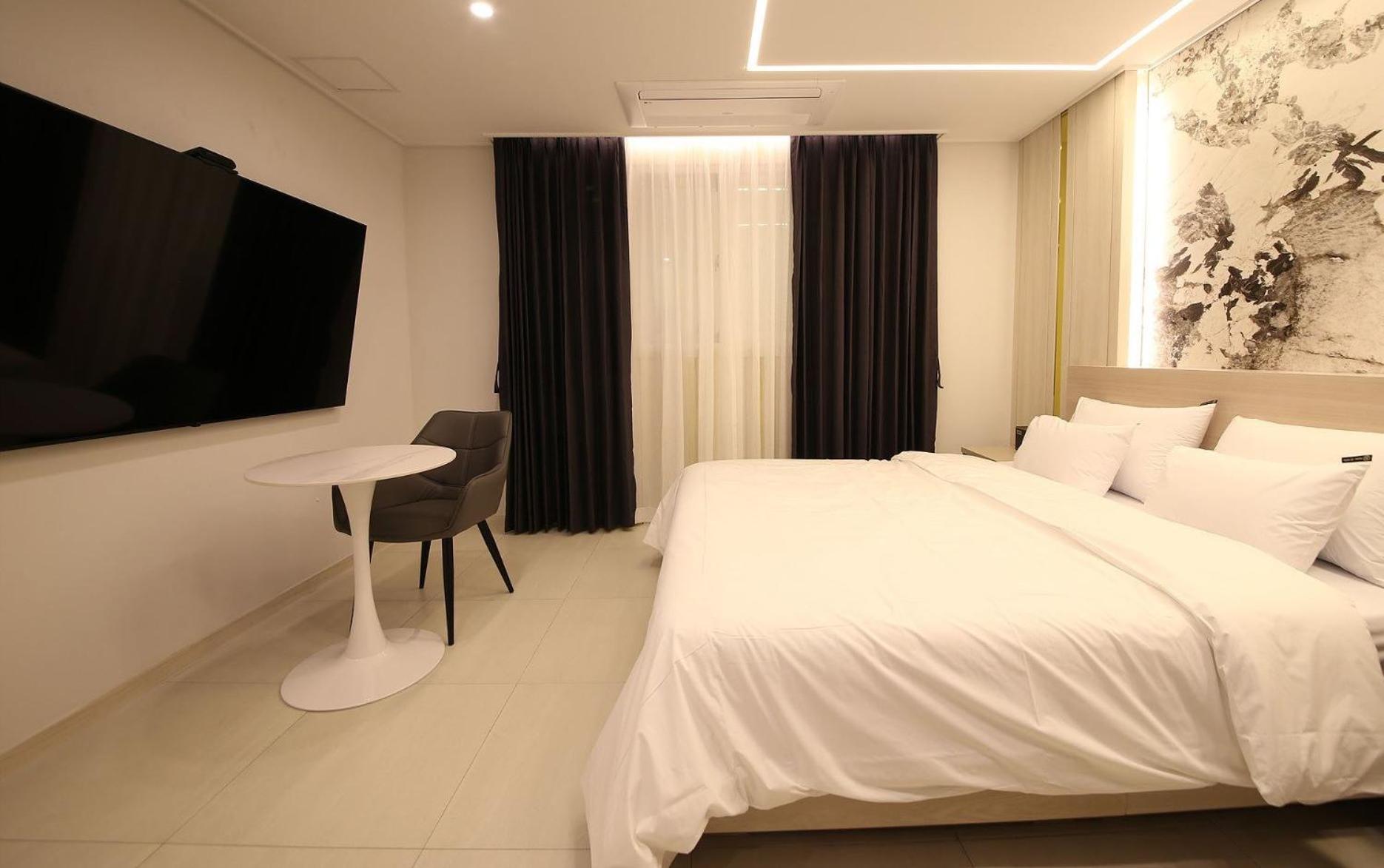Brown Dot Hotel Sinan Gwangju Metropolitan City Exterior photo